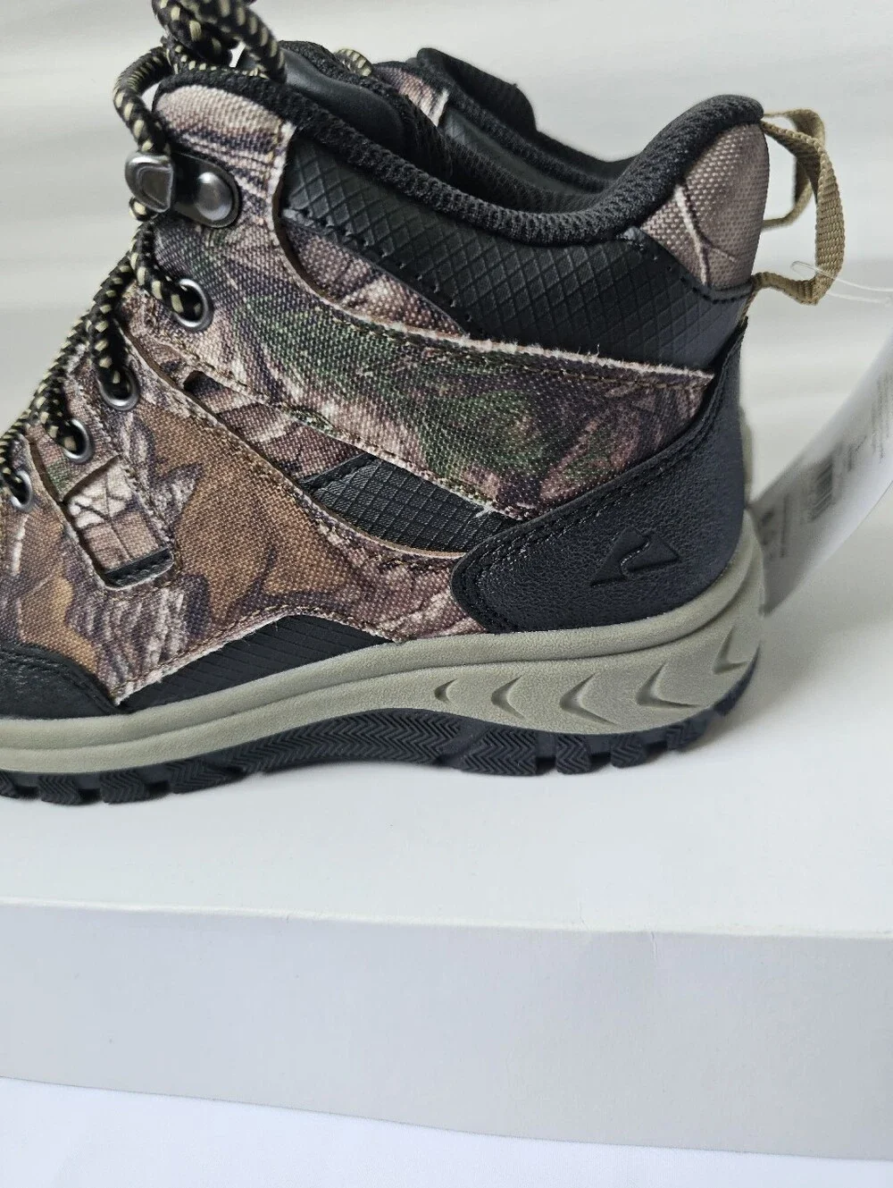 Ozark Trail Hiking Boots for Boys – Realtree Camouflage